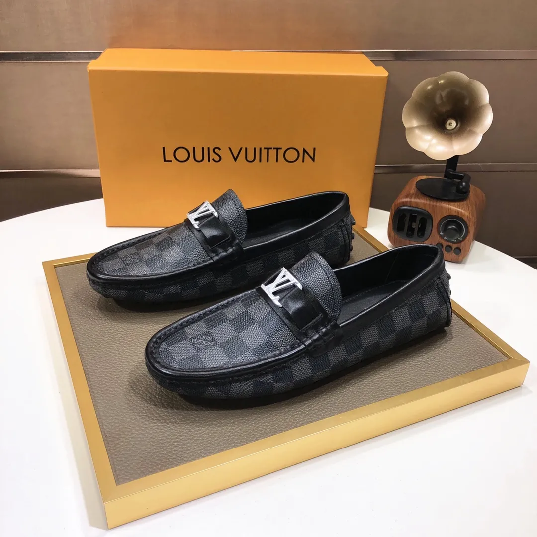 Men's men's shoes 💰420💰 [LV Doudou shoes] (water-dyed cowhide lining) new model is on the market, available on the official website. The new Doudou shoes are processed into single-color materials, and the uppers are made of imported special materials. The body of the shoe is fully hemmed with mark thread, and is lined with imported original cowhide leather. The elegant shoe shape is super suitable for all-matching, and the size is 38-44.